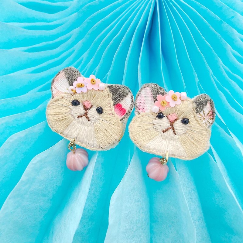 Pink golden mouse (milk white coat color). Hand embroidery earrings/ Clip-On(can be customized) - Hair Accessories - Thread Pink