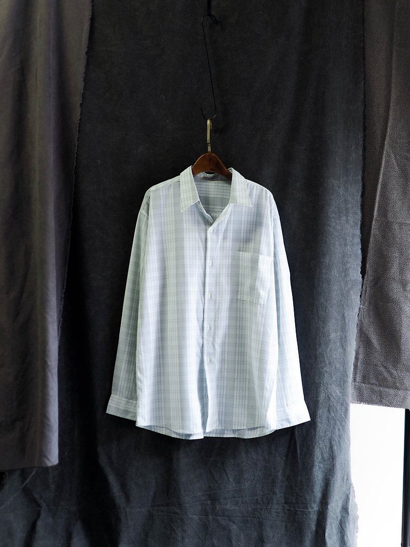 Wakayama light gray semi-transparent plaid love day Zha antique fine spinning shirt shirt jacket vintage - เสื้อเชิ้ตผู้หญิง - เส้นใยสังเคราะห์ สีเทา