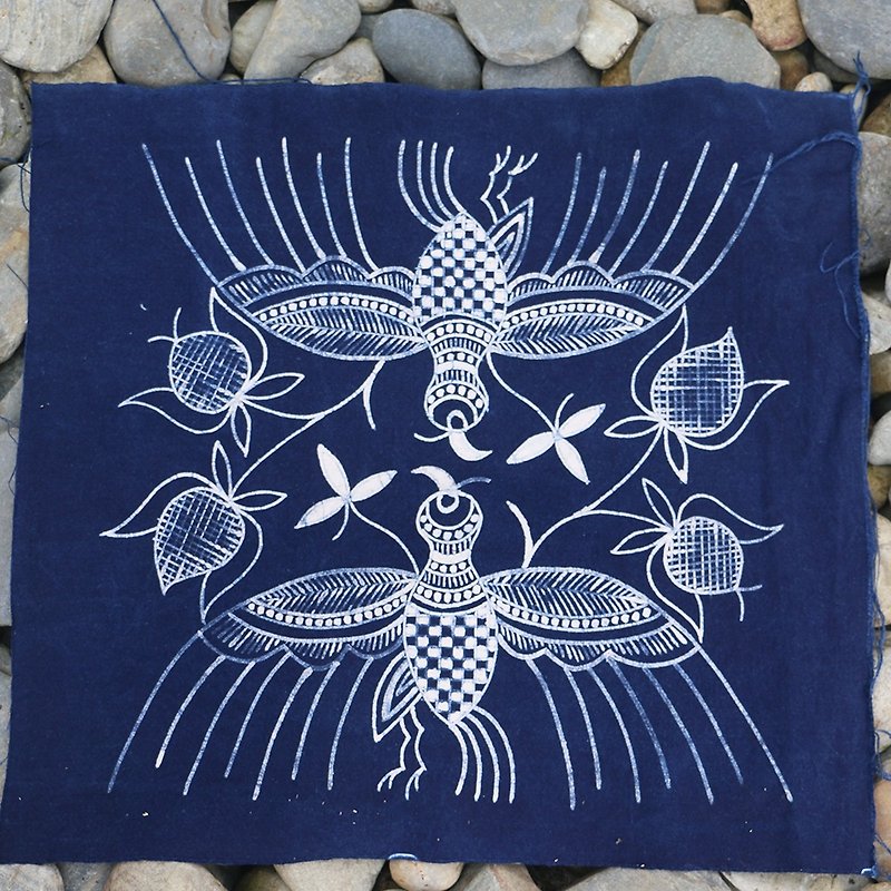 Yishanren | Southeast Guizhou batik small square scarf headscarf pure cotton blue dyed handkerchief totem print small cloth ethnic style - Handkerchiefs & Pocket Squares - Cotton & Hemp 