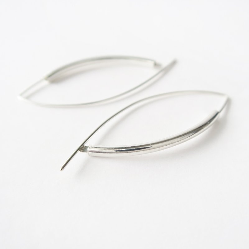 925 Silver Smile-shaped Earrings-Sold as a Pair - ต่างหู - เงินแท้ ขาว