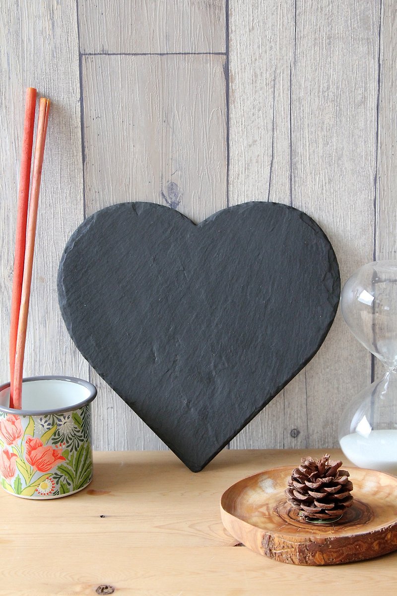 British Selbrae House natural black slate love heart shape cutting board/tray 25 cm (a set of two) - ถาดเสิร์ฟ - หิน สีดำ