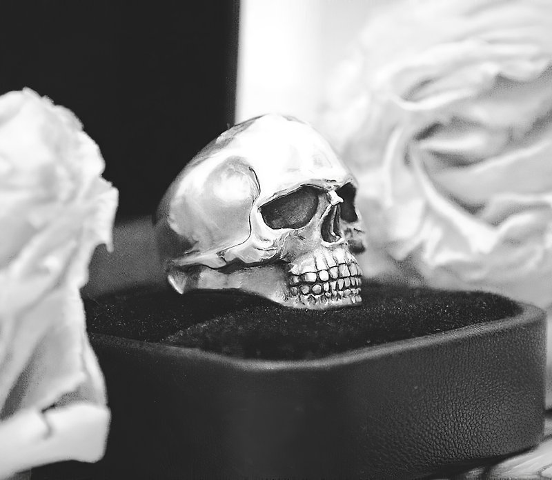Keith Richards Sterling Silver Skull Ring Handcrafted - แหวนทั่วไป - เงินแท้ สีเงิน