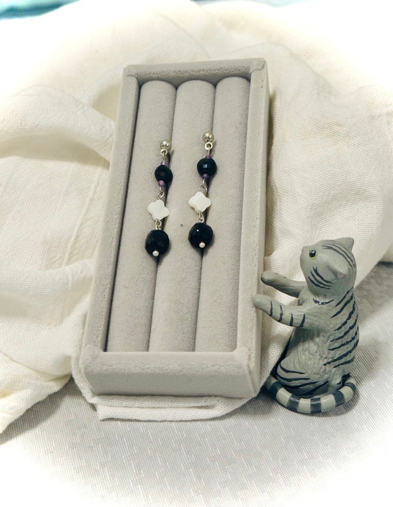 水晶系列 - 黑與白色垂墜耳環 - 耳環/耳夾/耳骨夾 - 水晶 多色