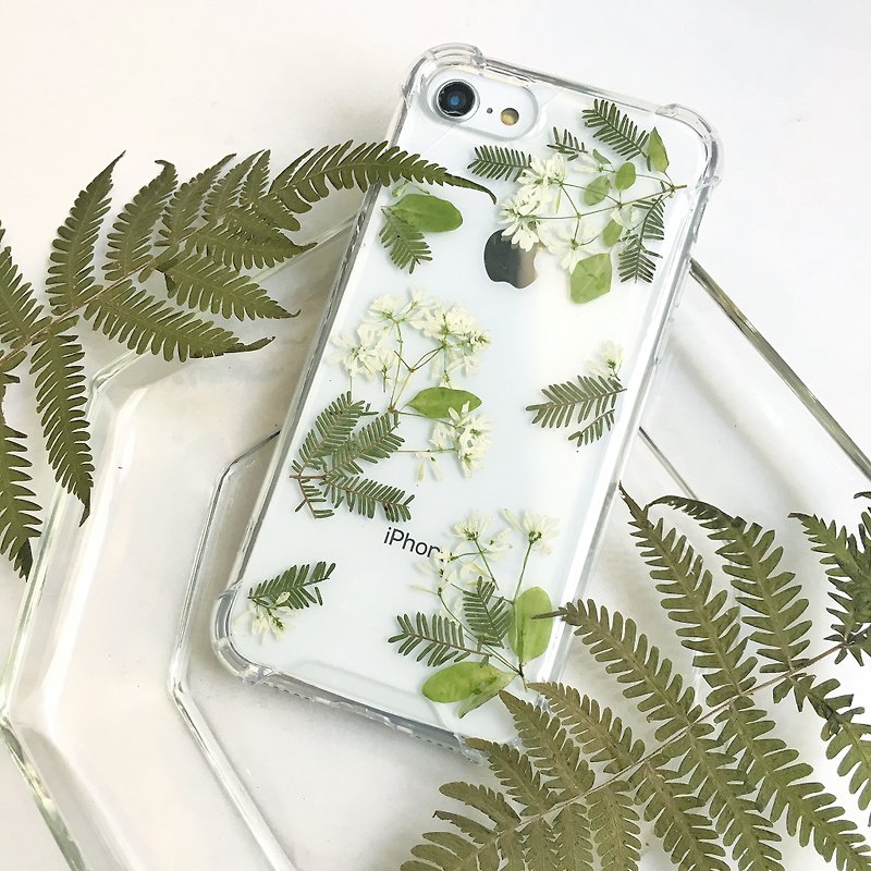 Little Greenland - pressed flower phone case - เคส/ซองมือถือ - พืช/ดอกไม้ สีเขียว