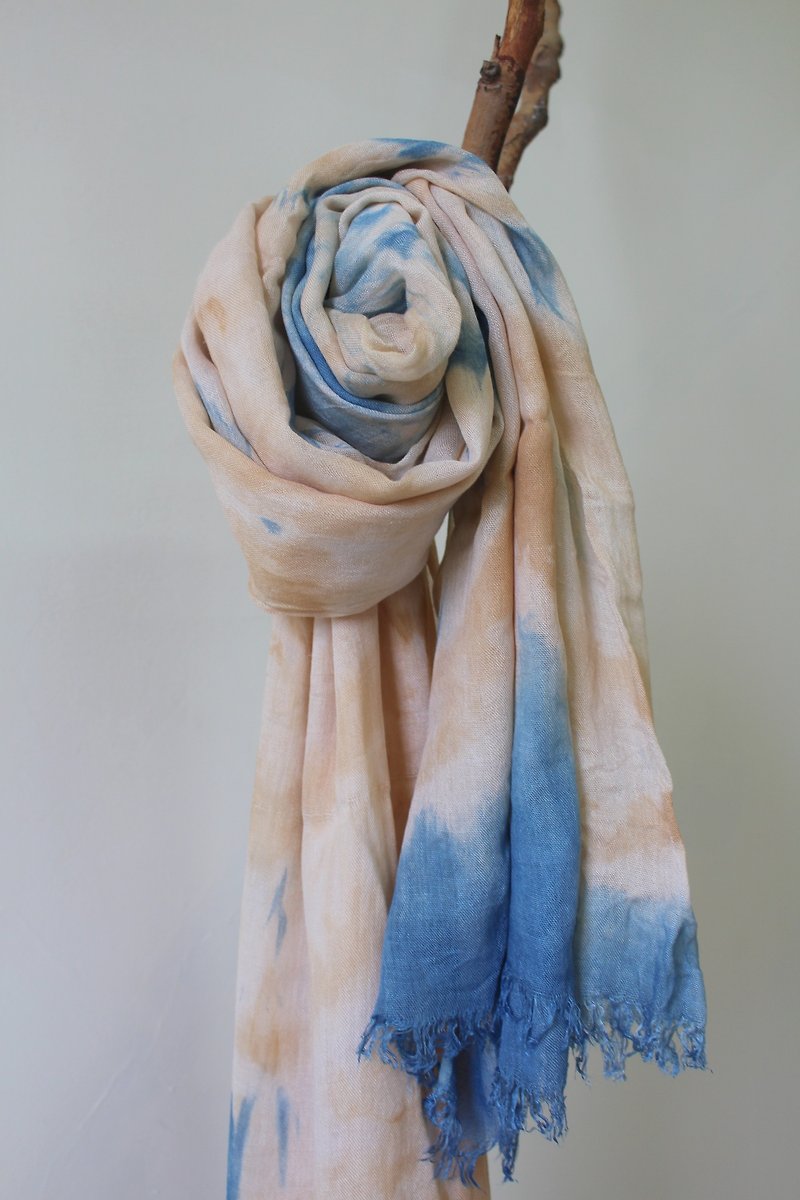 自在染isvara 藍染草木染純棉漸層圍巾 純粹系列  風和日麗 - 絲巾 - 棉．麻 藍色