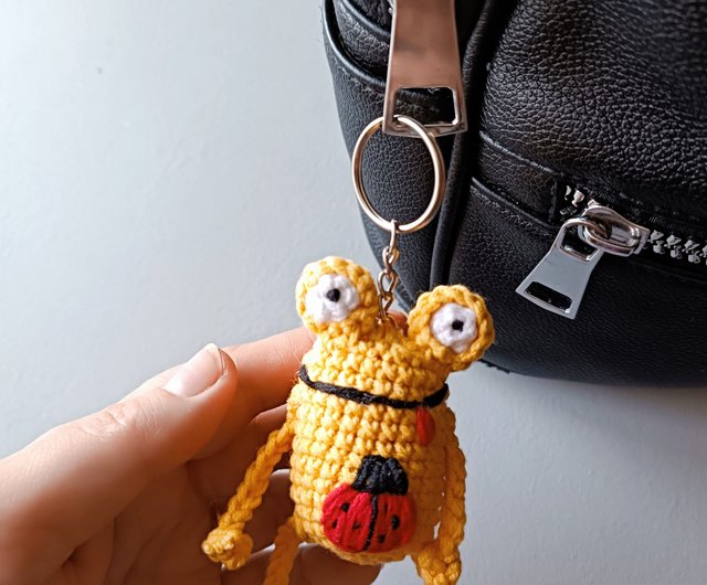 キュートなカエル イエロー クロシェ編みキーホルダー ハンドメイド