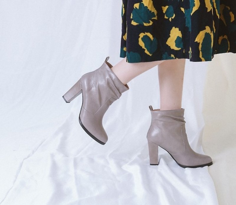 Rough big leather wide leather high-heeled gray boots - รองเท้าบูทยาวผู้หญิง - หนังแท้ สีเทา