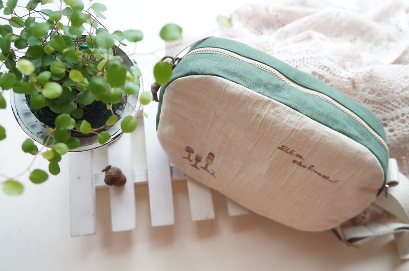 Hand-painted mushroom French crossbody bag in the forest - กระเป๋าแมสเซนเจอร์ - ผ้าฝ้าย/ผ้าลินิน ขาว
