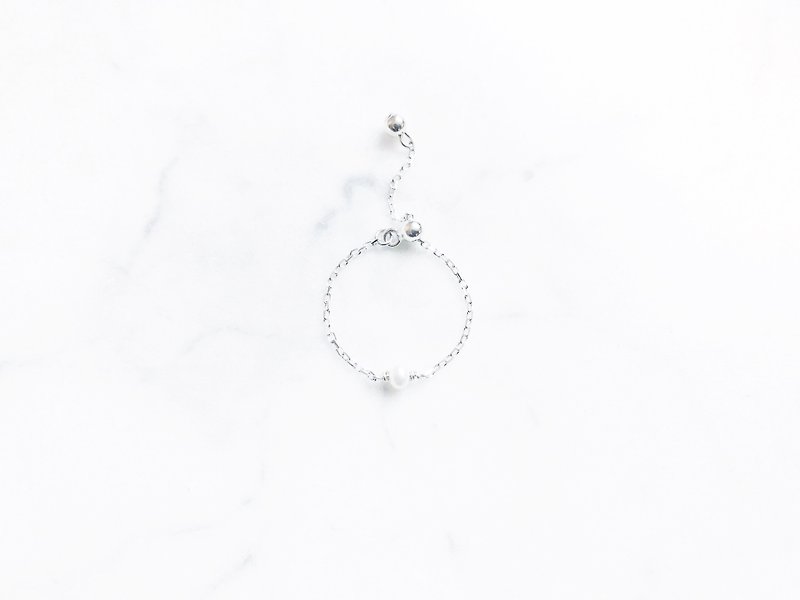 ::Shimmer Light Chain Ring :: Mini Pearl Cut Zero Sense Silver Adjustable Chain Ring - General Rings - Sterling Silver 