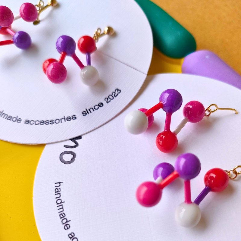 Zigzag tama – Vivid pink, Earrings / Clip-on Earrings - ต่างหู - วัสดุอื่นๆ หลากหลายสี