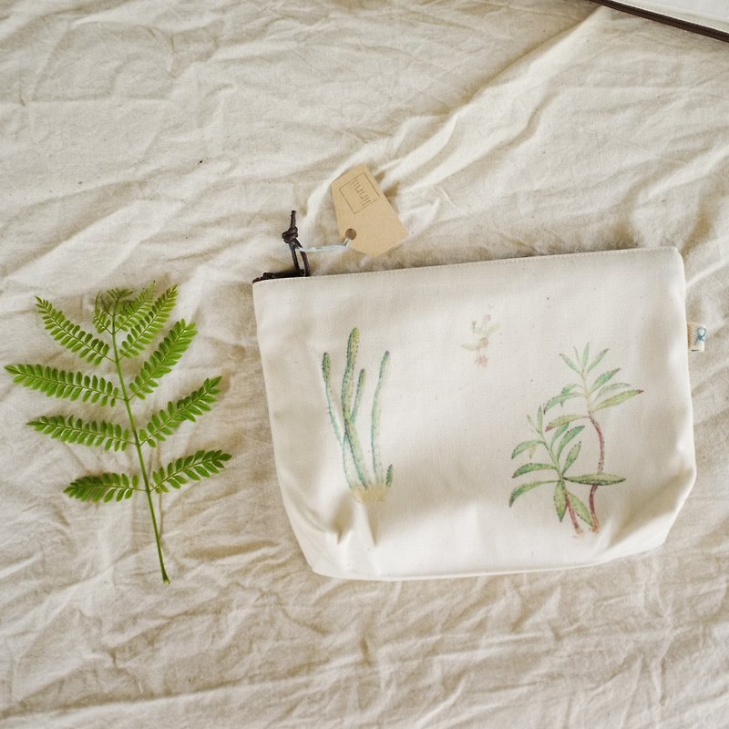 Cactus zip bag: limited printed stationery/cosmetic bag - 化妝袋/收納袋 - 棉．麻 綠色
