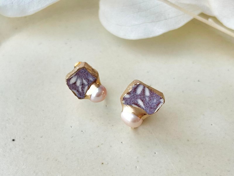 京焼　金継ぎ　ネジバネ式イヤリング　紫　花柄　淡水パール　天然石　 伝統工芸　No.168 - 耳環/耳夾/耳骨夾 - 陶 紫色