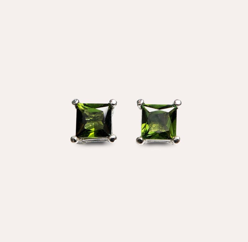 AND Tourmaline Green Square 4mm Earrings Classic Series Square E Natural Gemstone - Earrings & Clip-ons - Silver Green