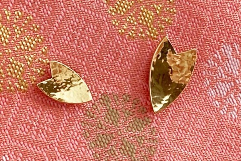 桜の花びら◇真鍮ピンバッジ S - 胸針 - 其他金屬 