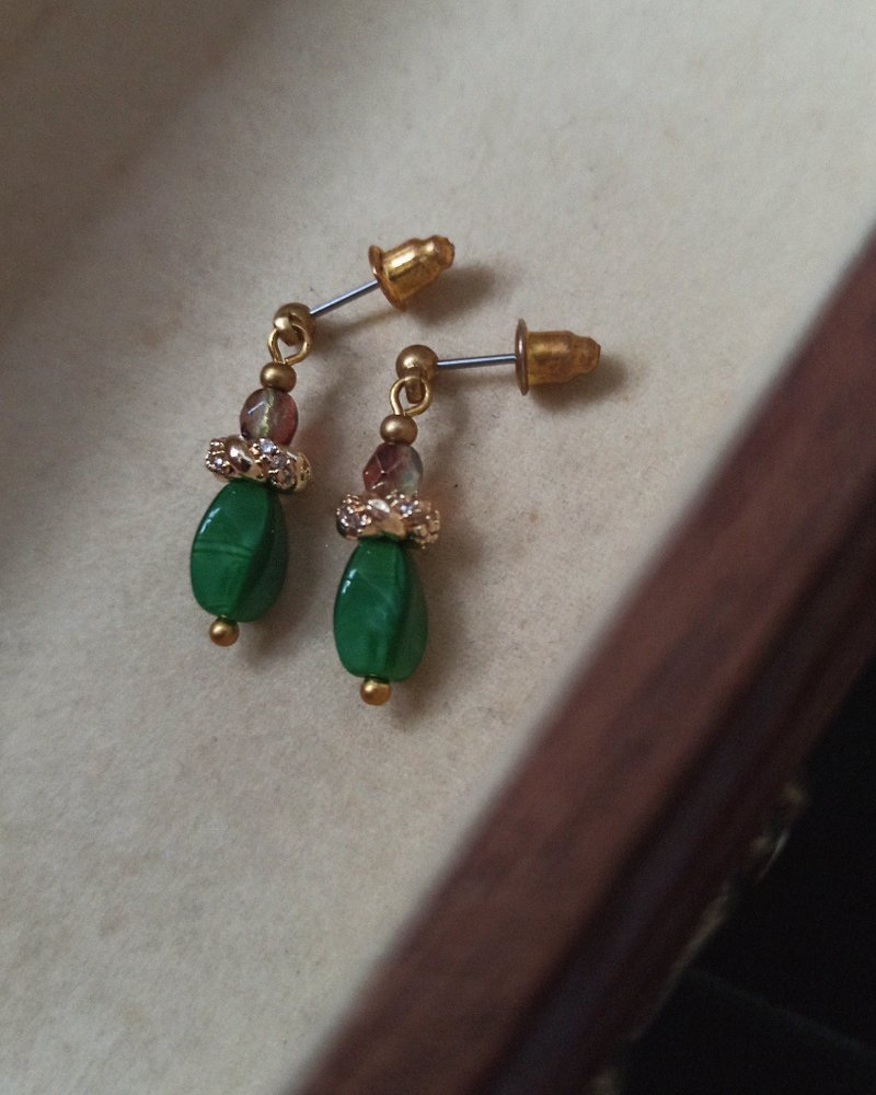 Classic Stone Short Earrings - Forest Green - ต่างหู - เครื่องประดับพลอย สีเขียว