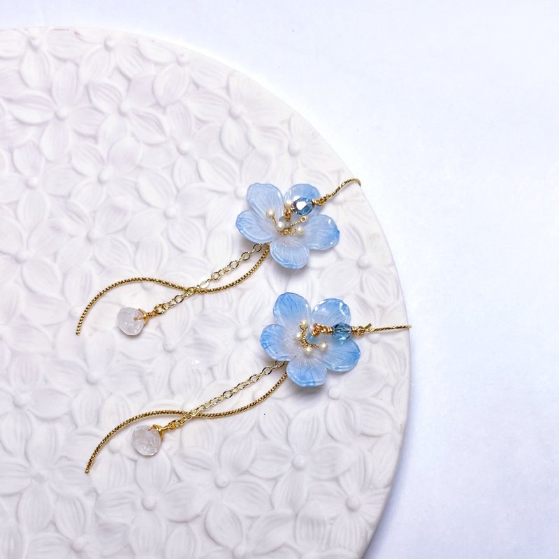 【Ruosang】glazed Tangcao. Summer blue. Pink butterfly/philodendron/natural stone earrings. - Earrings & Clip-ons - Resin Blue