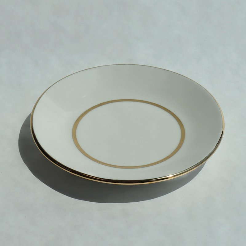 ring dish 24K gold - จานและถาด - ดินเผา ขาว