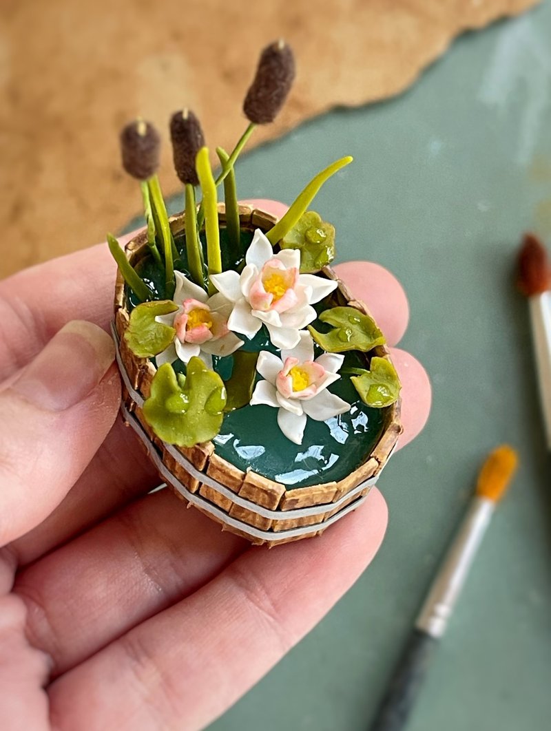 Miniature garden tub with water lilies - 公仔/玩偶 - 其他材質 多色