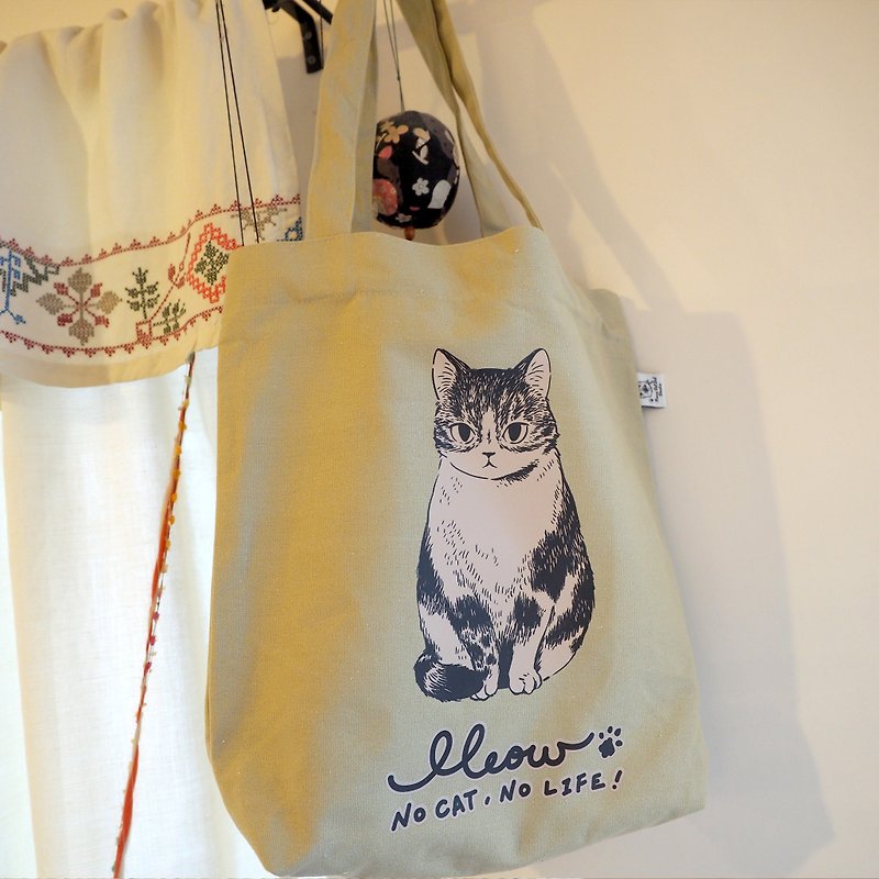 TOTEBAG original canvas bag Chiya Meow no cat, no life. series - กระเป๋าแมสเซนเจอร์ - ผ้าฝ้าย/ผ้าลินิน สีกากี