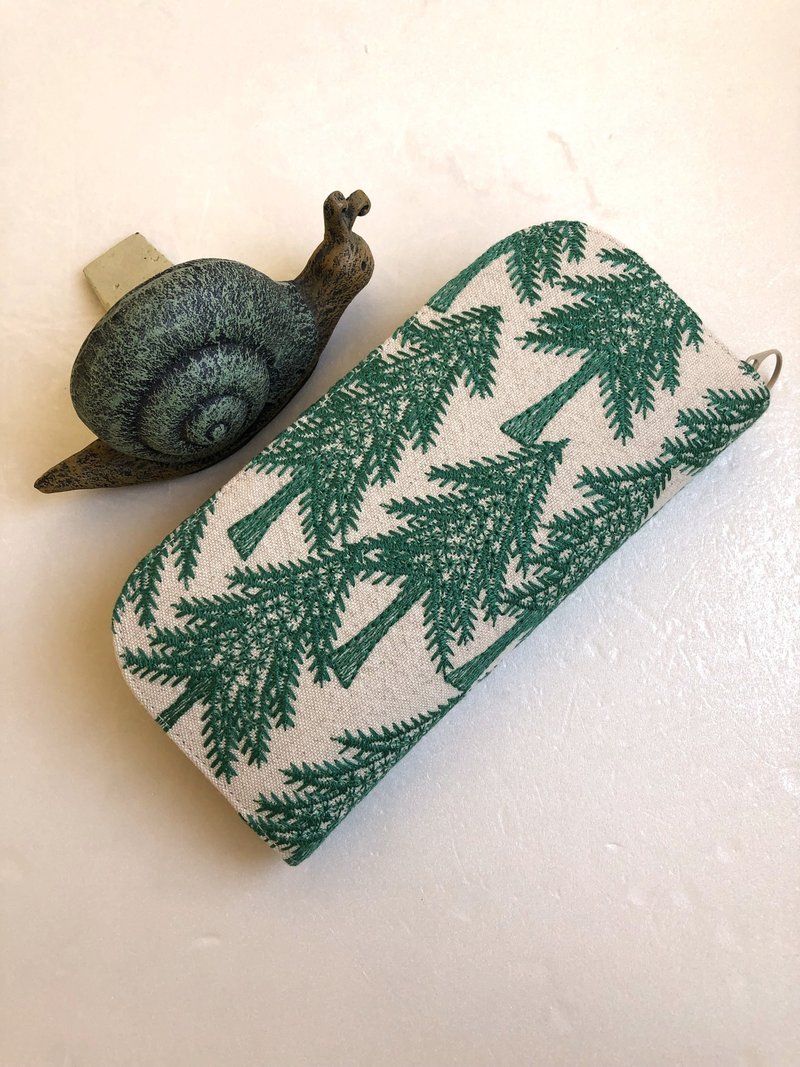 minä Minagawa Akira embroidered linen [Mori-card base]-long clip/wallet/coin purse/gift - Wallets - Cotton & Hemp Khaki