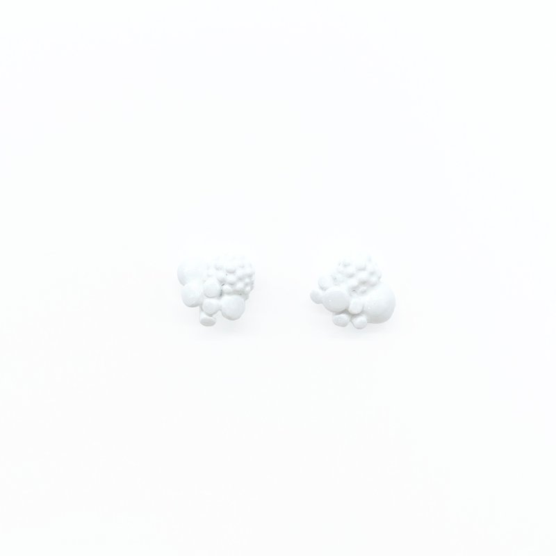 手工氣泡粒粒質感純白耳環 - 耳環/耳夾/耳骨夾 - 黏土 白色