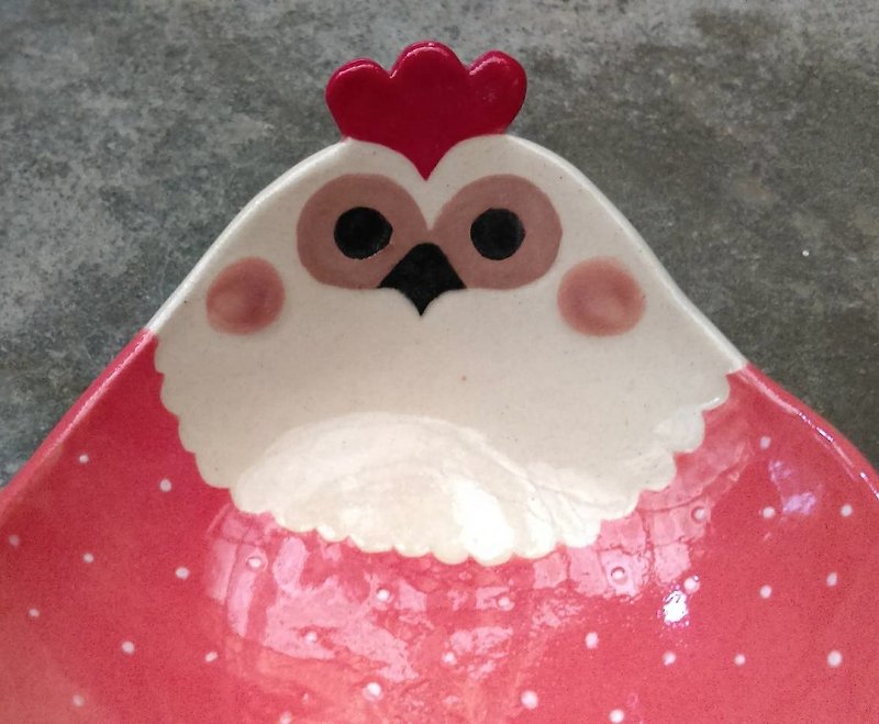 DoDo Hand-made Animal Shaped Bowl-Strawberry Doudou Chicken Shallow Bowl (red bottom and white dots) - ถ้วยชาม - ดินเผา 