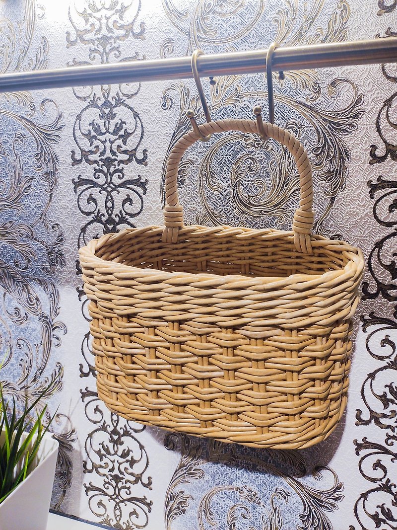 Wall hanging basket. Small wicker basket. Hanging storage basket. - 調味瓶/調味架 - 紙 咖啡色