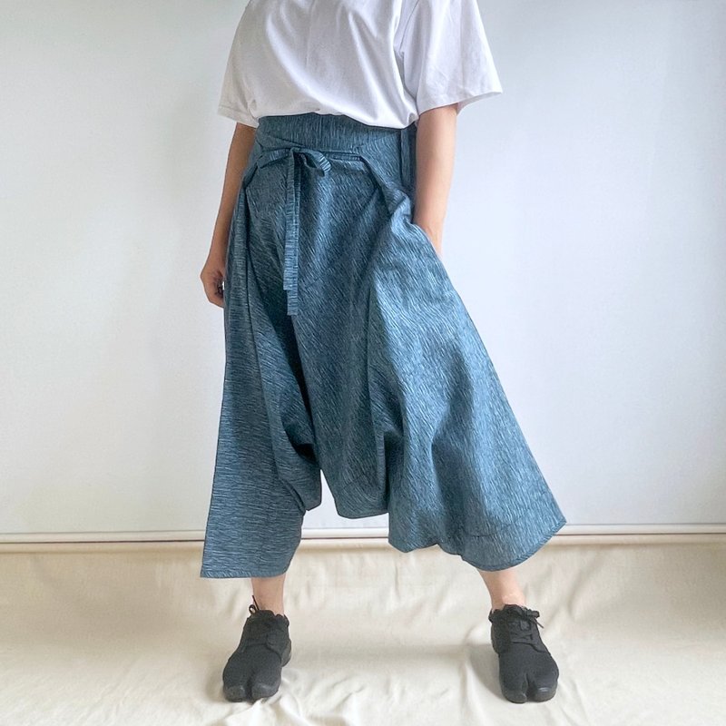 【1点もの】さんかくパンツ -浴衣地 鮮やかな青の波模様 - 中性長褲/短褲 - 棉．麻 藍色