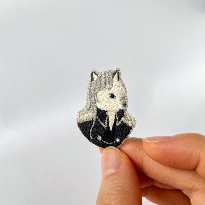 ニャンコ閣下の刺繍ブローチ - 胸針 - 繡線 