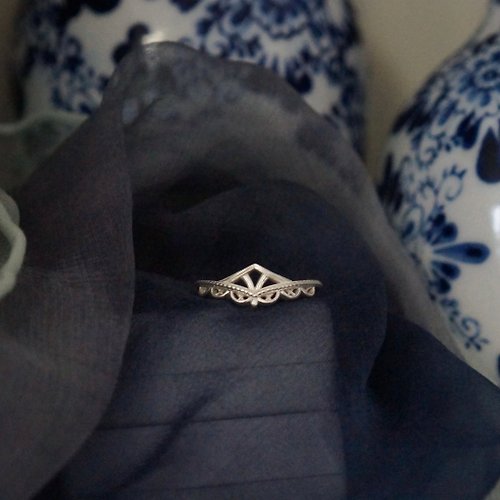 One Dimple 單窩 : 純銀 k金珠寶設計與訂製 蕾絲花邊戒指 適合疊戴 925銀