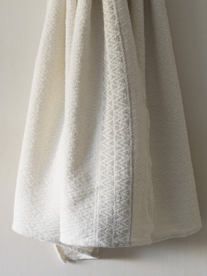 Guest linen towels  Bathroomtowel hanging loop  26 x 51 inch 65 x 130 cm - อุปกรณ์ห้องน้ำ - ลินิน ขาว