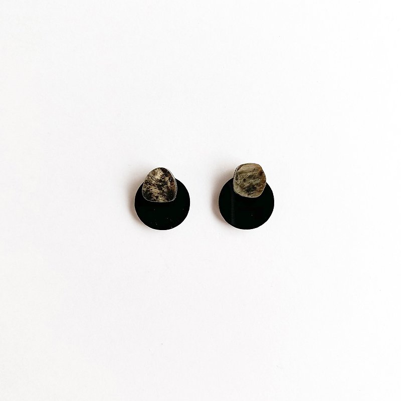 koishi plate Clip-On - Earrings & Clip-ons - Acrylic Black