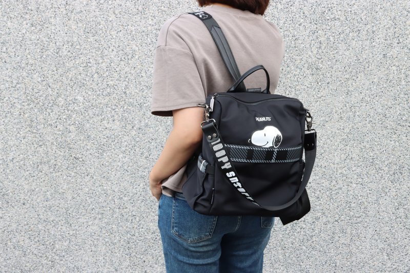 【SNOOPY Snoopy】Snoopy backpack (various styles to choose from) - กระเป๋าเป้สะพายหลัง - เส้นใยสังเคราะห์ สีดำ