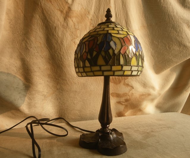 Old Time Early American Stained Glass Table Lamp Vintage Classic Deco Lighting I American Stained Glass Table Lamp, Early American Table Lamps