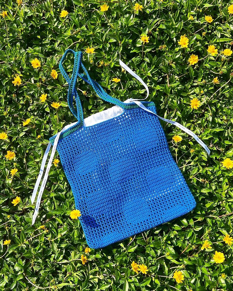 Polka dots crochet tote bag - กระเป๋าแมสเซนเจอร์ - ผ้าฝ้าย/ผ้าลินิน สีน้ำเงิน