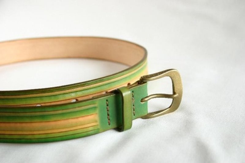 Hand-dyed leather belt with green stripes - อื่นๆ - หนังแท้ สีเขียว