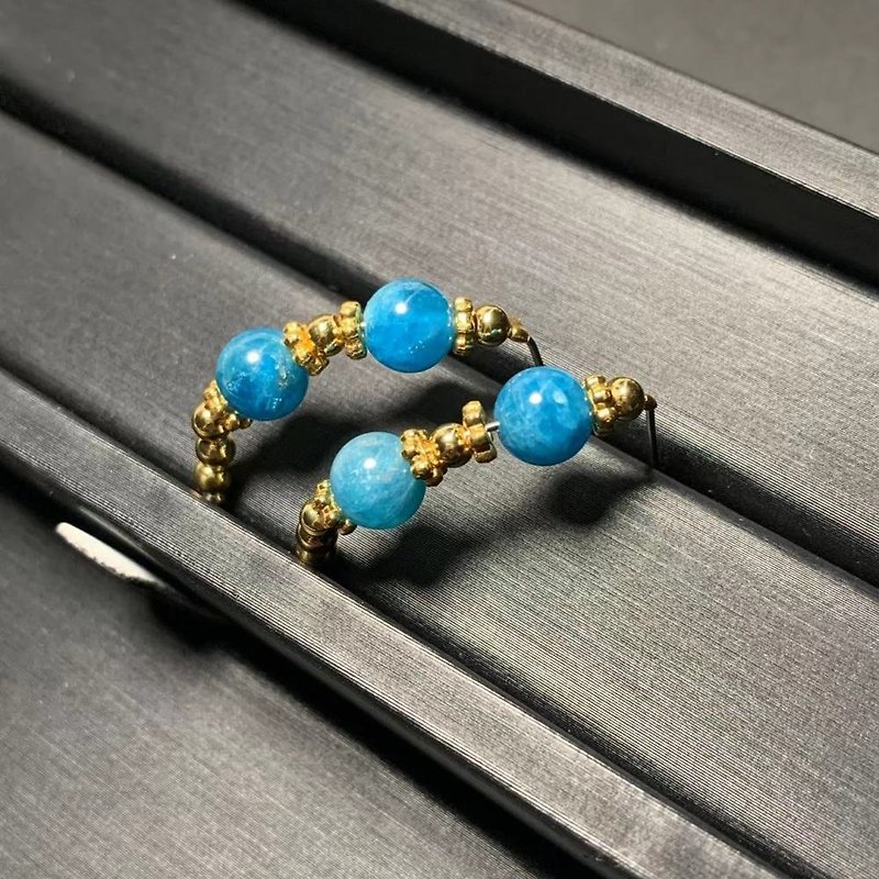 Natural Blue Apatite Stud Earrings, C Circle Gemstone Studs, Handmade Earrings - ต่างหู - สแตนเลส สีน้ำเงิน