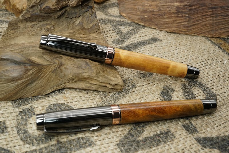 Five-degree wood-made ballpoint pen (Yellow cypress tail tumor) handmade wooden fountain pen (huashan pine) wood pen - Fountain Pens - Wood 