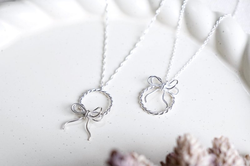繫住微光 | 蝴蝶結花圈項鍊 | 純銀項鍊 - 項鍊 - 純銀 銀色