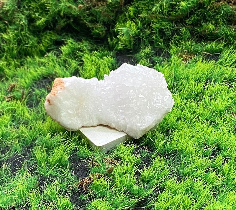 天然原礦可愛冰雪瑪瑙白晶簇 消磁淨化 療癒 開運 淨化 原礦 - 擺飾/家飾品 - 水晶 多色