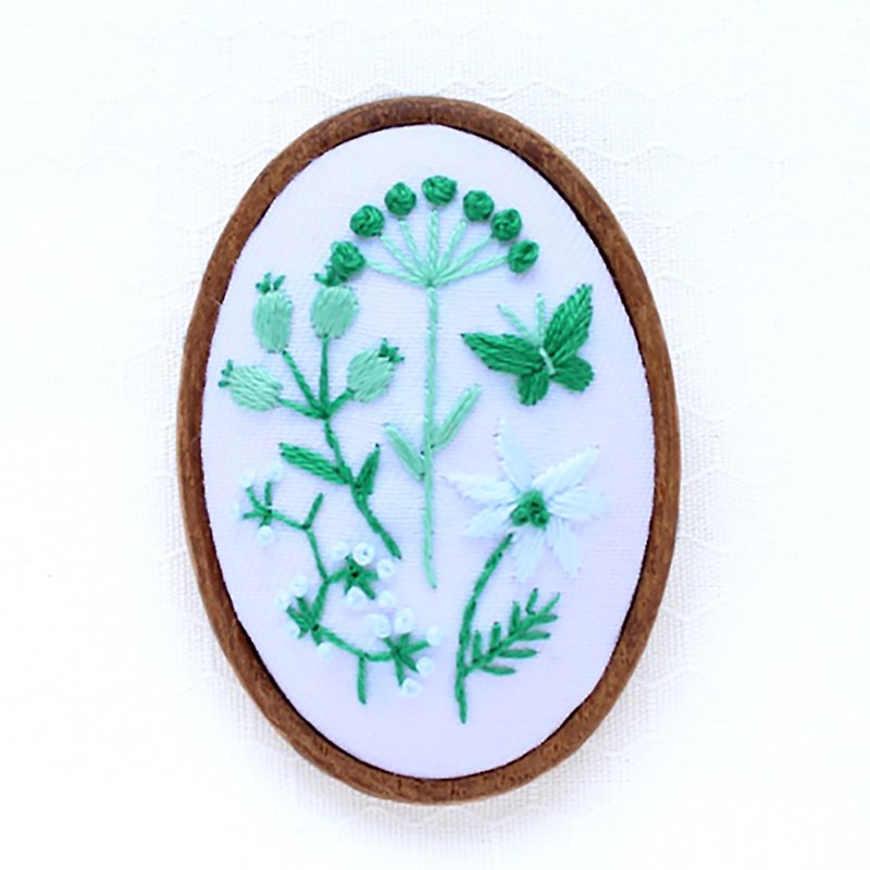 Wolf Forest - Embroidery Brooch Kit - เย็บปัก/ถักทอ/ใยขนแกะ - งานปัก สีเขียว