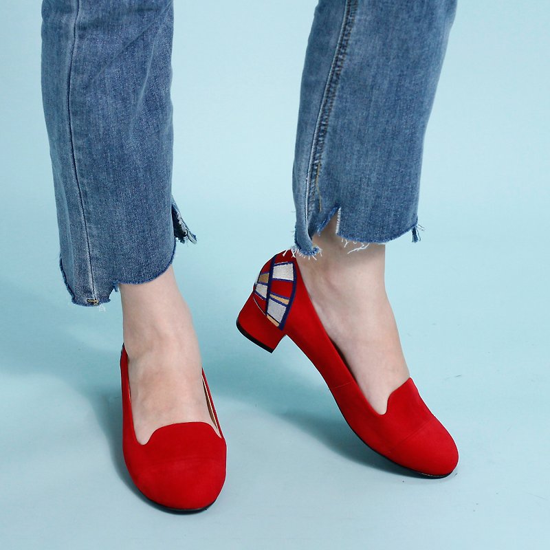 หนังแท้ รองเท้าลำลองผู้หญิง สีแดง - Embroidered Loafer Low Heels-Dandelion Fireworks/Fellow Red