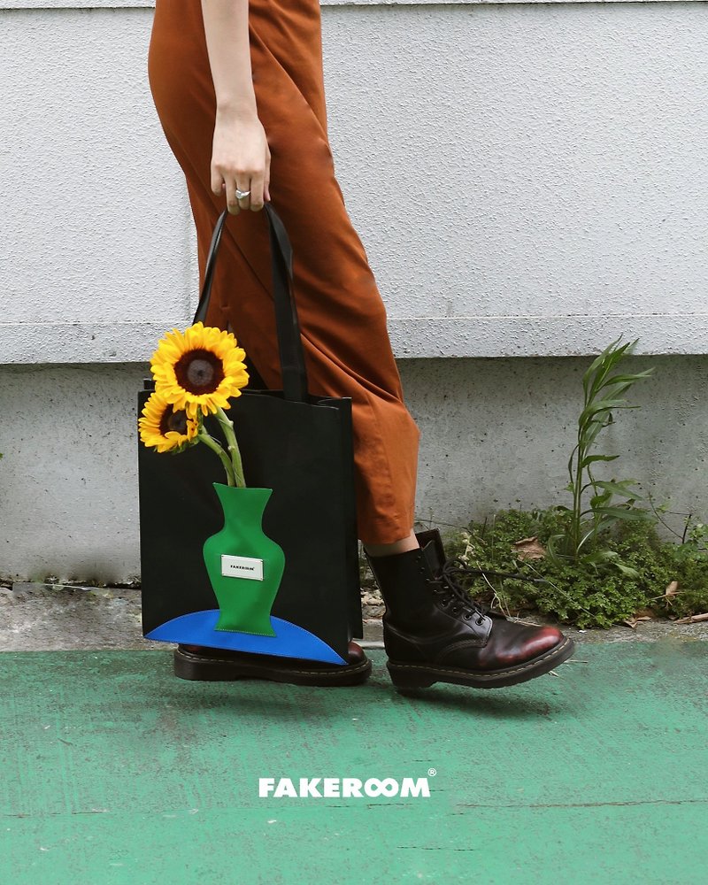 【FAKEROOM】 幾何花瓶托特包 肩背包 側背包(可插喜歡的花) 現貨 - 手提包/手提袋 - 聚酯纖維 黑色