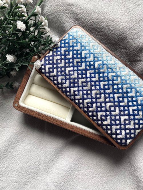 漫漫。刺繡 小巾繡木首飾盒 飾品收納盒 刺繡 漸變藍