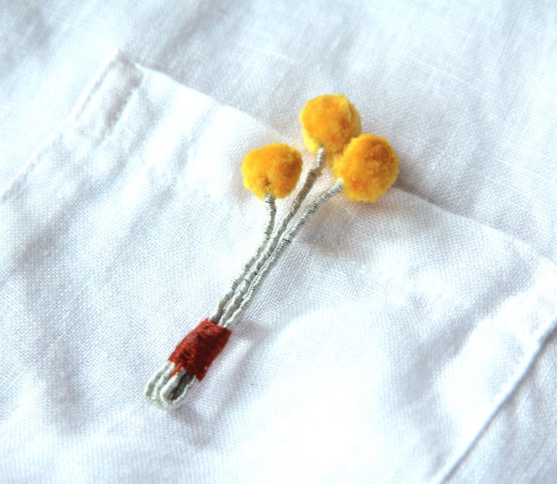 Golden rod ball plant embroidery thread brooch - Brooches - Thread Yellow