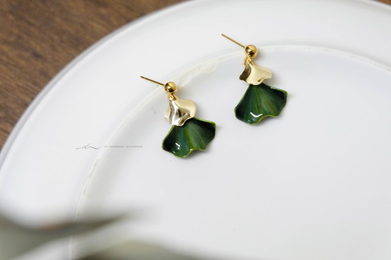 耳針x耳夾水晶花_尤加利裙擺(短款)_光點飾品 - 耳環/耳夾/耳骨夾 - 樹脂 綠色