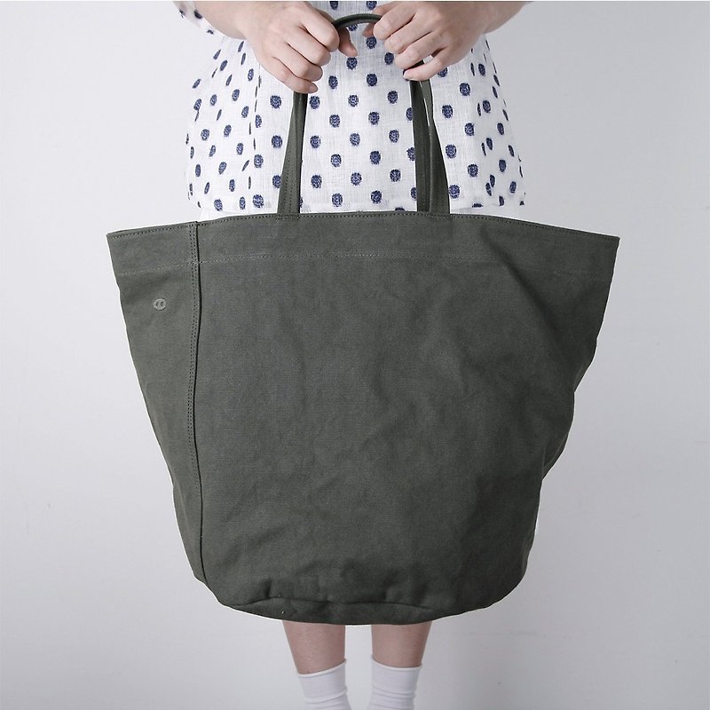 Mushroom MOGU / Canvas Shoulder Bag / Army Green / Camping Toto - กระเป๋าแมสเซนเจอร์ - ผ้าฝ้าย/ผ้าลินิน สีเขียว