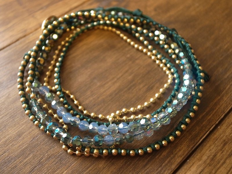 Fair Trade Five Wraps Stones and Brass Beads Fair Trade - สร้อยข้อมือ - พลาสติก สีเขียว