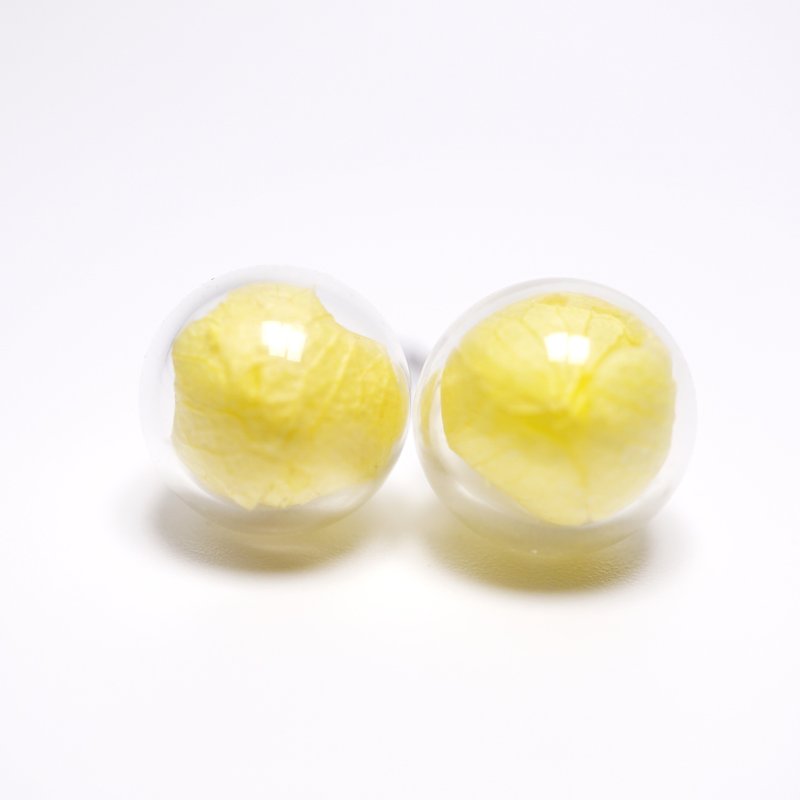 A Handmade Yellow Hydrangea Glass Ball Earrings - ต่างหู - พืช/ดอกไม้ 