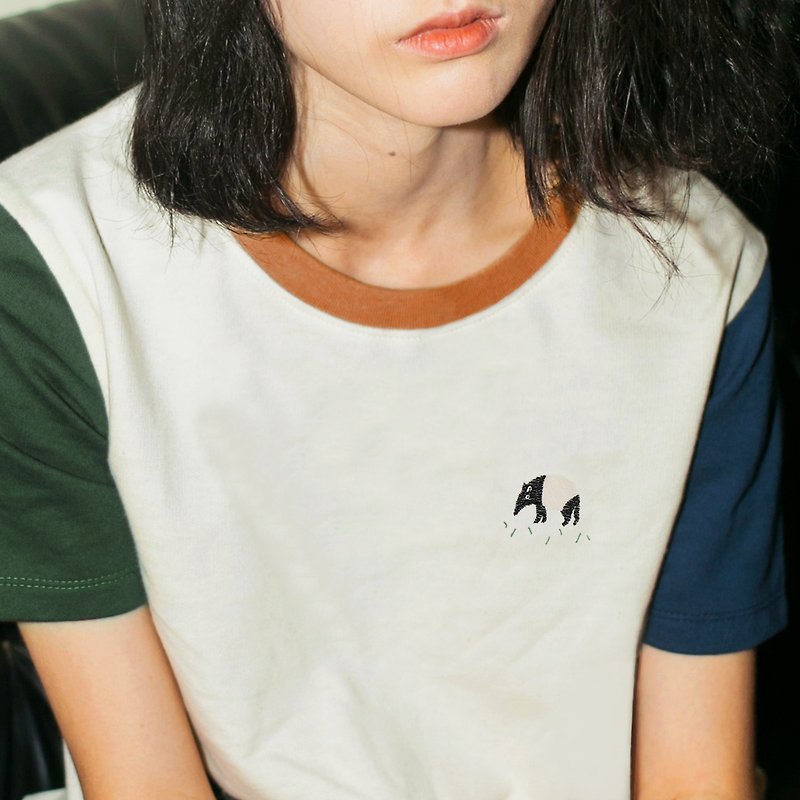 Tapir - Embroidery Top T-shirt - 女 T 恤 - 棉．麻 多色